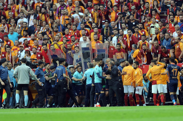 Galatasaray - Başakşehir maçında yaşanan gergin anlar ve sonrası!